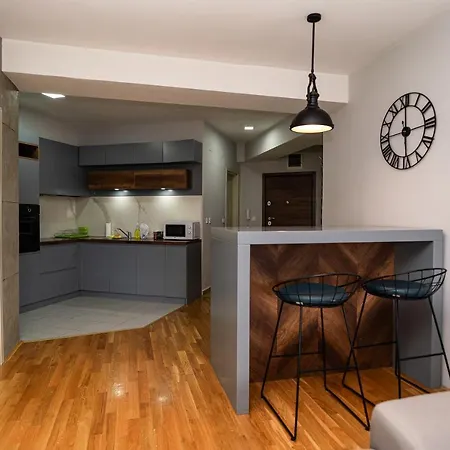 Modern Heights Apartment *